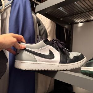 Jordan Men's Black and White Sneakers